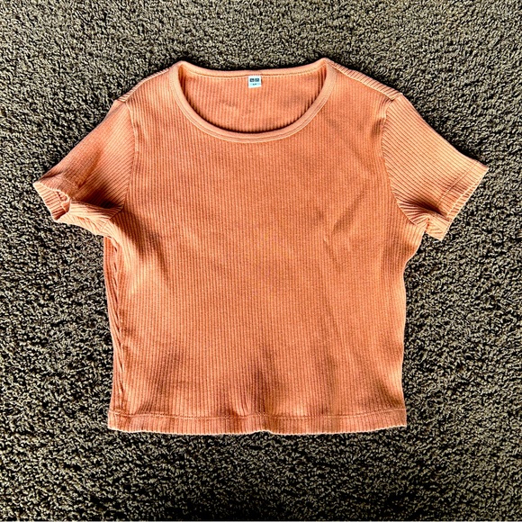 Uniqlo orange cropped tee - Picture 1 of 4